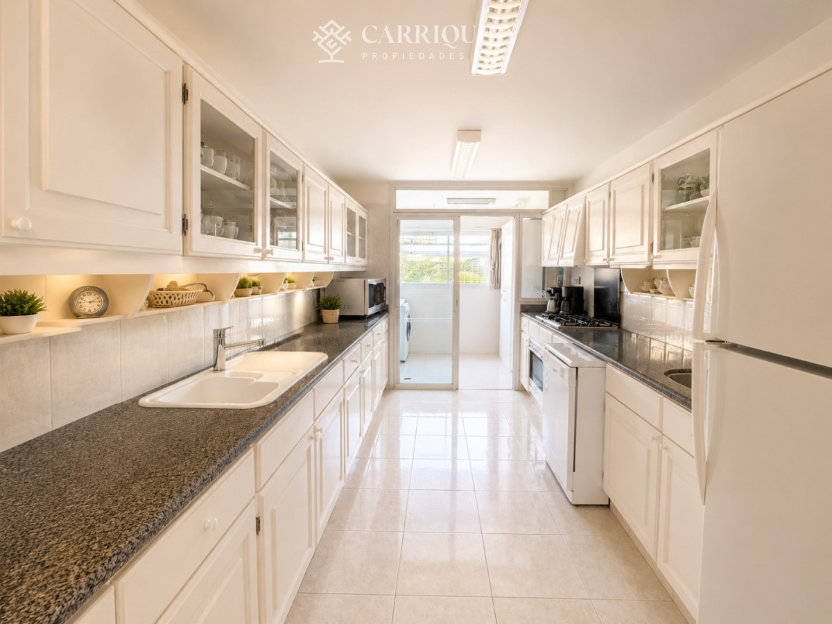 Apartamento ID.10303 - Amplio Apartamento de 3 dormitorios en Mansa, Punta del Este