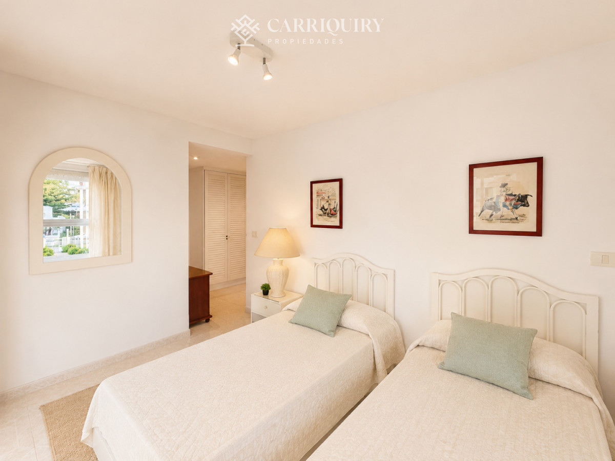Apartamento ID.10303 - Amplio Apartamento de 3 dormitorios en Mansa, Punta del Este