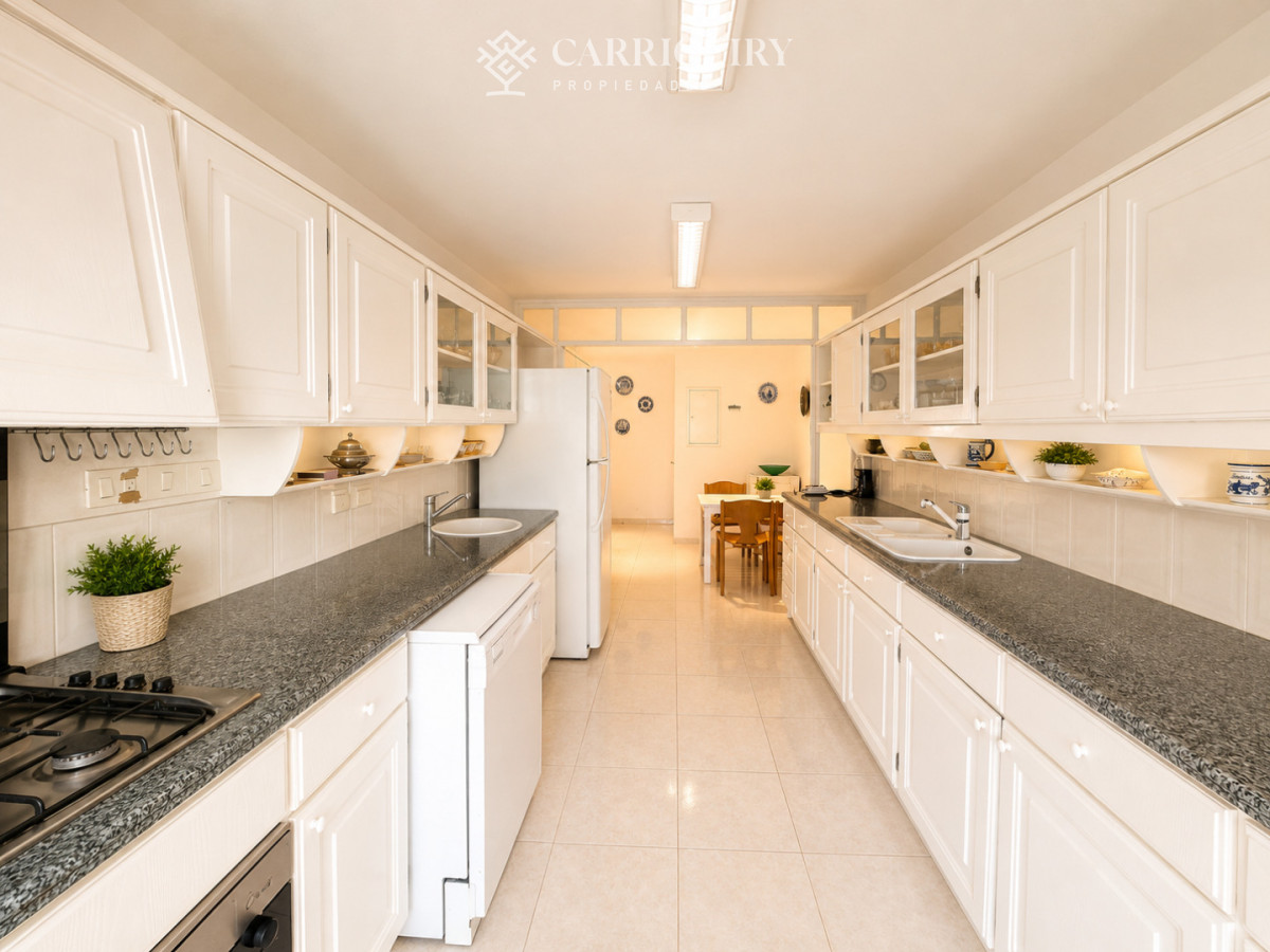 Apartamento ID.10303 - Amplio Apartamento de 3 dormitorios en Mansa, Punta del Este