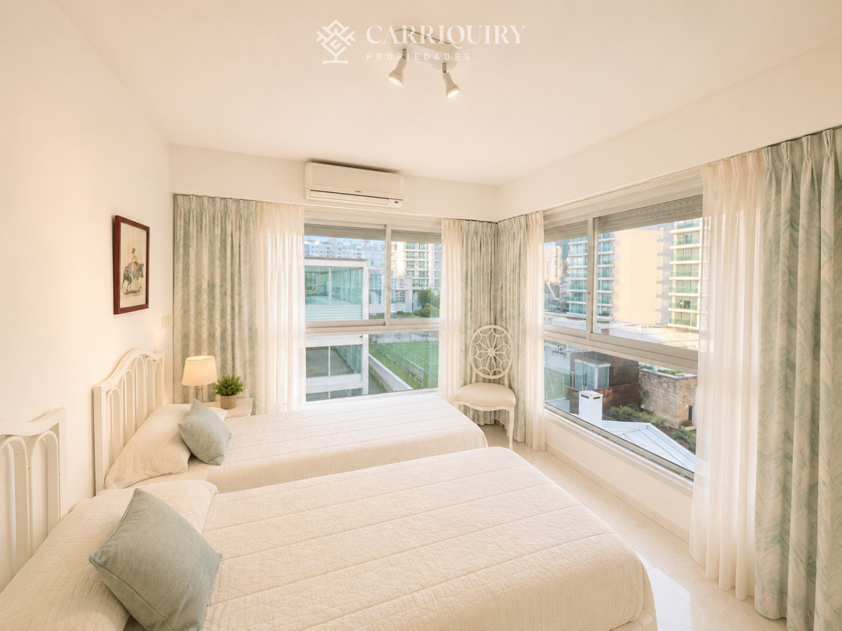 Apartamento ID.10303 - Amplio Apartamento de 3 dormitorios en Mansa, Punta del Este