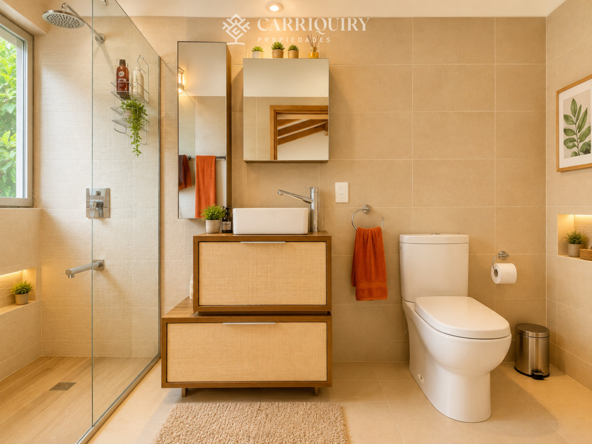 Casa ID.10280/Venta-casa-de-5-dormitorios-en-barrio-Golf,-Punta-del-Este - Casa en Golf - Punta del Este a pasos del mar