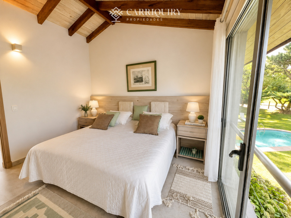 Casa ID.10280/Venta-casa-de-5-dormitorios-en-barrio-Golf,-Punta-del-Este - Casa en Golf - Punta del Este a pasos del mar