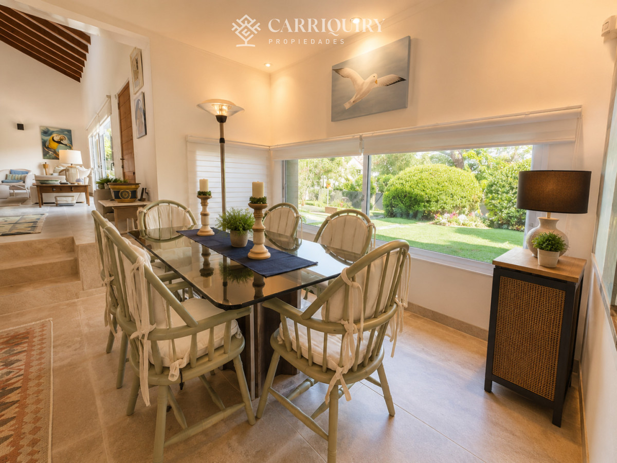 Casa ID.10280/Venta-casa-de-5-dormitorios-en-barrio-Golf,-Punta-del-Este - Casa en Golf - Punta del Este a pasos del mar