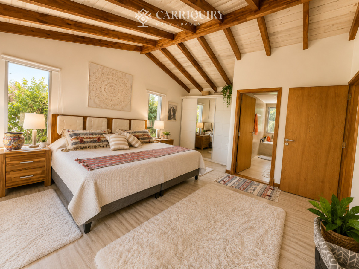 Casa ID.10280/Venta-casa-de-5-dormitorios-en-barrio-Golf,-Punta-del-Este - Casa en Golf - Punta del Este a pasos del mar