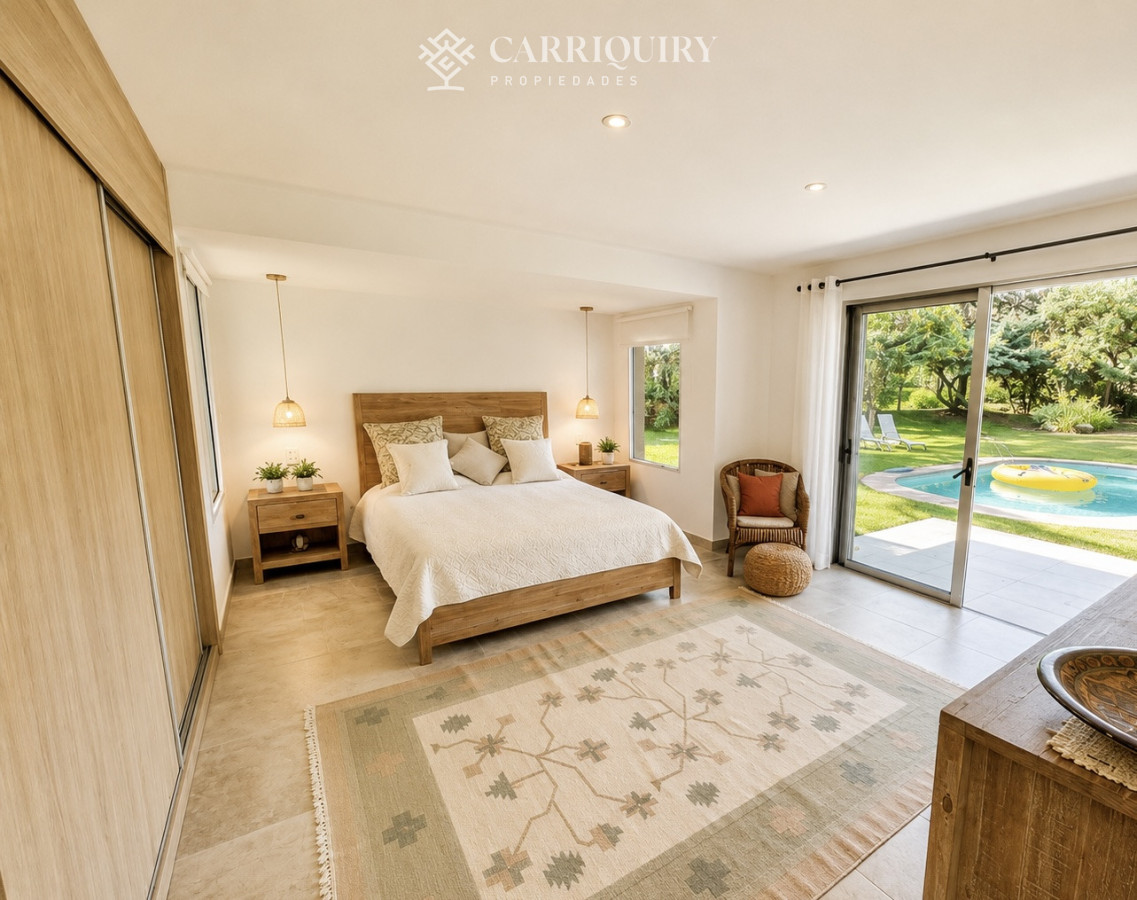 Casa ID.10280/Venta-casa-de-5-dormitorios-en-barrio-Golf,-Punta-del-Este - Casa en Golf - Punta del Este a pasos del mar