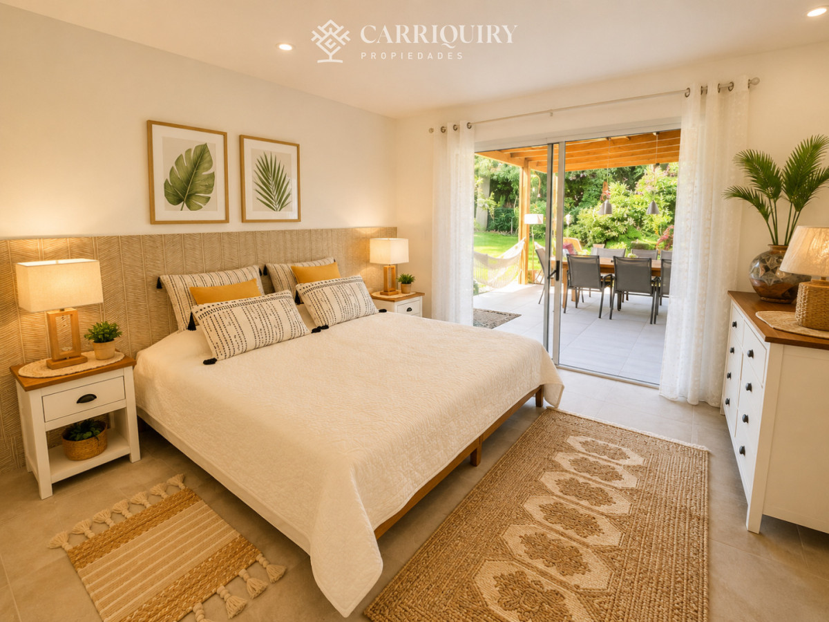Casa ID.10280/Venta-casa-de-5-dormitorios-en-barrio-Golf,-Punta-del-Este - Casa en Golf - Punta del Este a pasos del mar