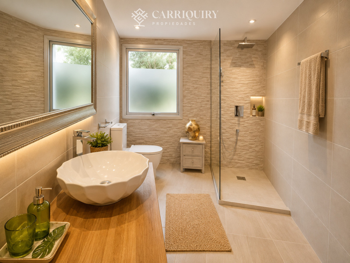 Casa ID.10280/Venta-casa-de-5-dormitorios-en-barrio-Golf,-Punta-del-Este - Casa en Golf - Punta del Este a pasos del mar