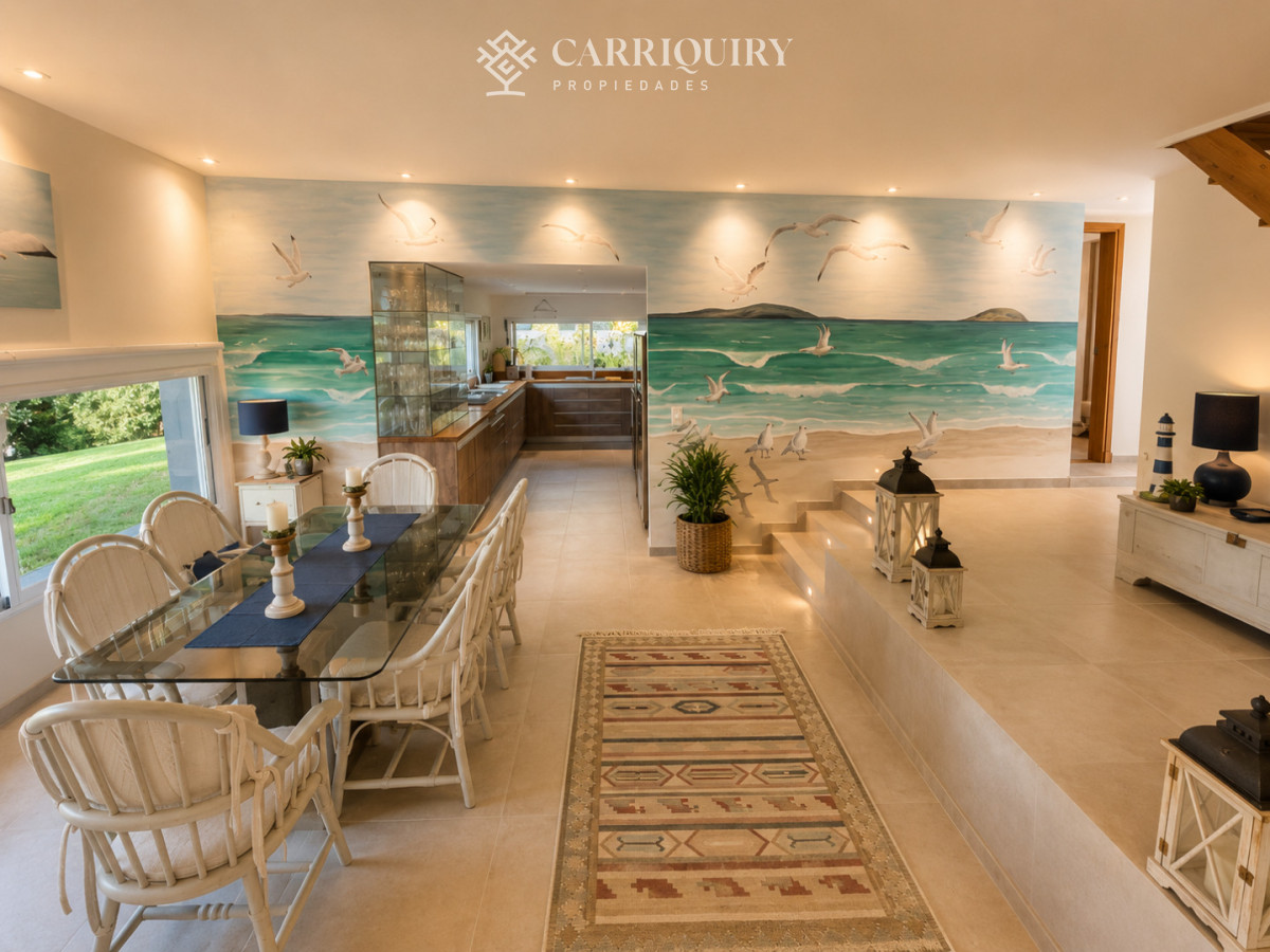 Casa ID.10280/Venta-casa-de-5-dormitorios-en-barrio-Golf,-Punta-del-Este - Casa en Golf - Punta del Este a pasos del mar
