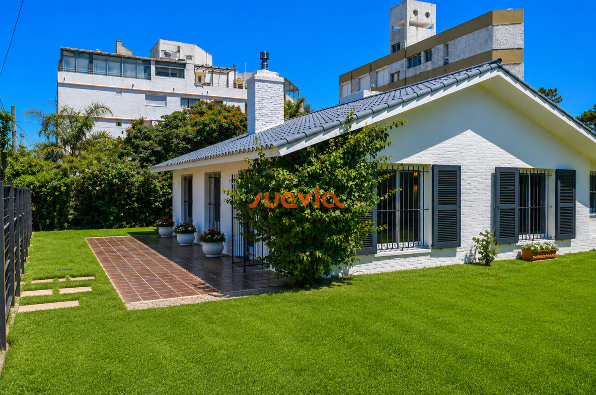 Casa ID.5288 - Casa en Venta, Parada 8 de la Mansa, Punta del Este, 3 Dormitorios.