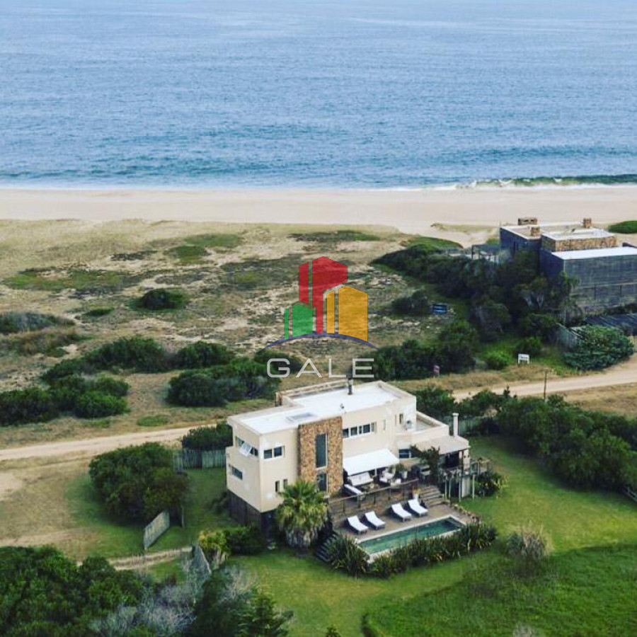 Casa ID.4542 - Casa en Venta, Santa Mónica, Manantiales, 4 Dormitorios.