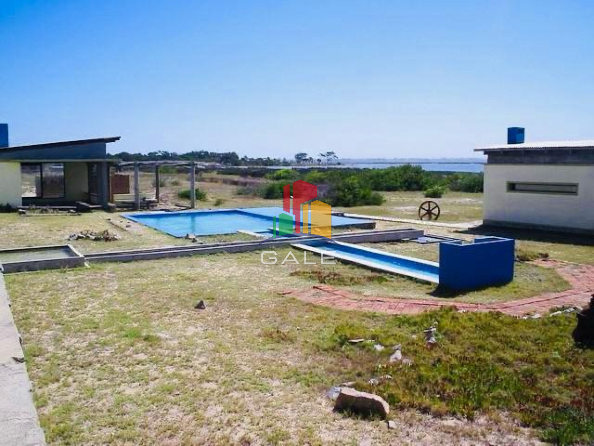 Casa ID.4539 - Casa en Alquiler, Santa Monica, Manantiales, 4 Dormitorios.