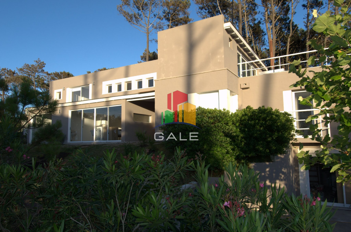 Casa ID.4537 - Casa en Venta y Alquiler, Laguna Blanca, La Barra, 4 Dormitorios.