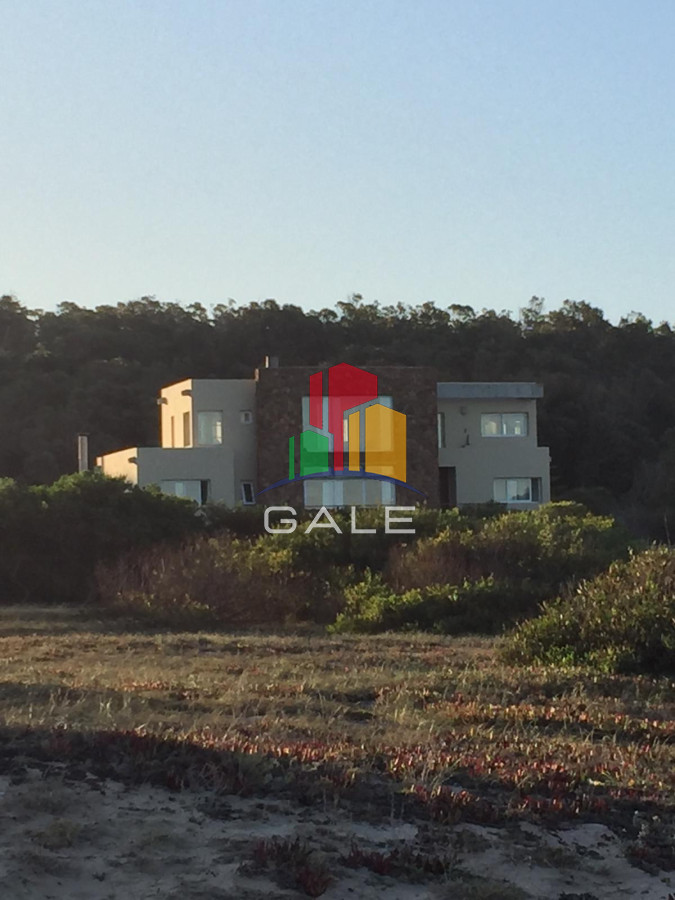 Casa ID.4542 - Casa en Venta, Santa Mónica, Manantiales, 4 Dormitorios.