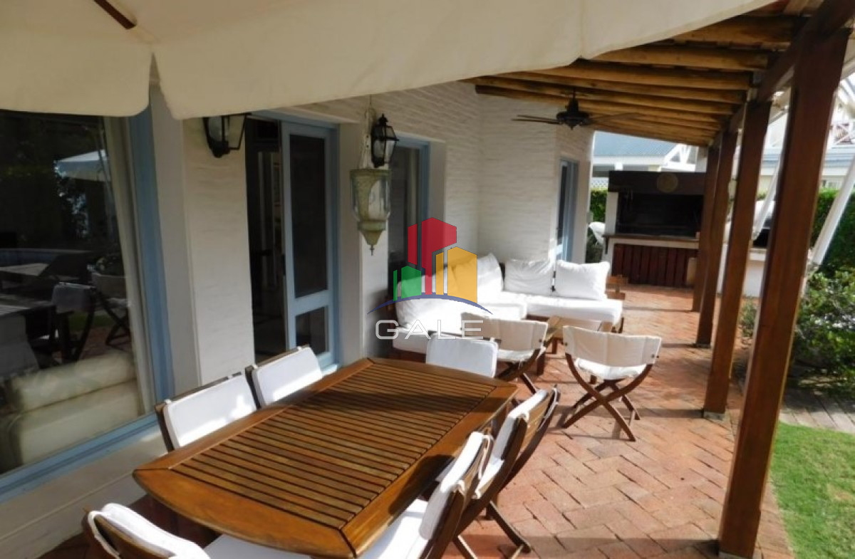 Casa ID.4535 - Casa a la Venta, 4 dormitorios, La Barra