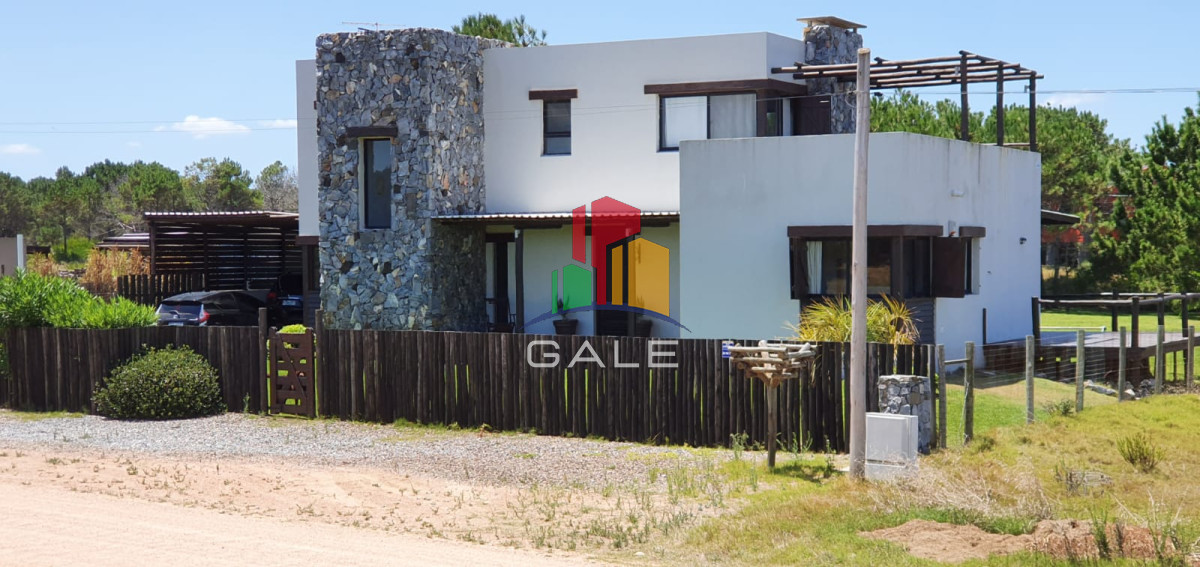 Casa ID.4540 - Casa en venta de 4 dormitorios en Jose Igancio 