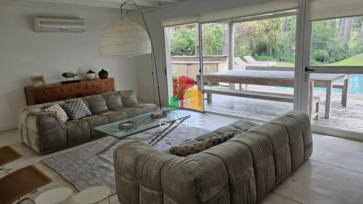 Casa ID.4537 - Casa en Venta y Alquiler, Laguna Blanca, La Barra, 4 Dormitorios.