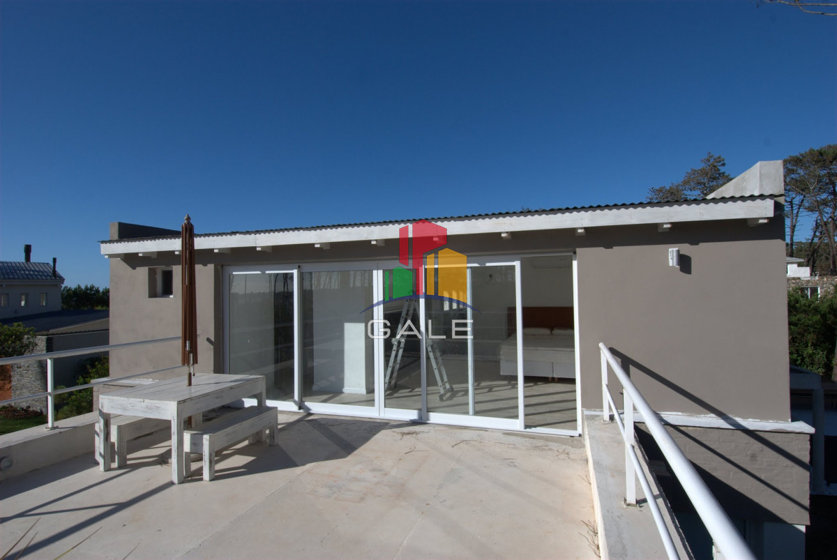 Casa ID.4537 - Casa en Venta y Alquiler, Laguna Blanca, La Barra, 4 Dormitorios.