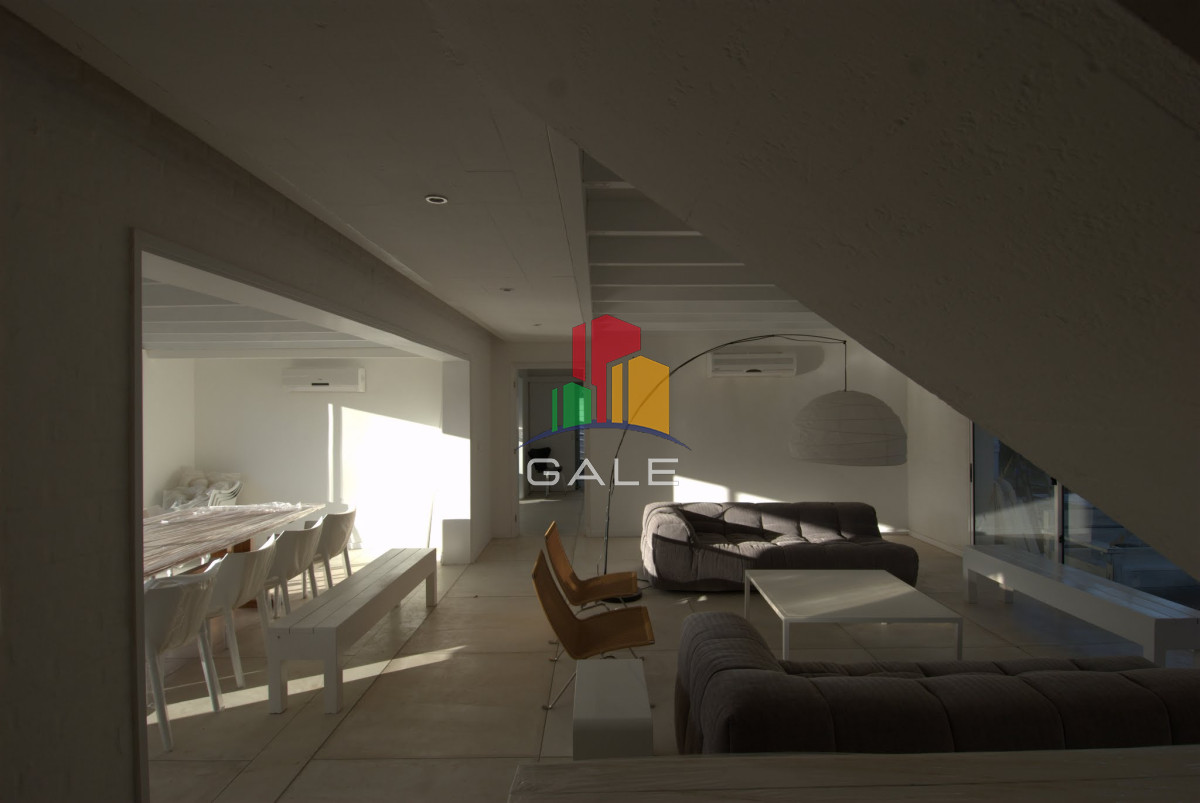 Casa ID.4537 - Casa en Venta y Alquiler, Laguna Blanca, La Barra, 4 Dormitorios.