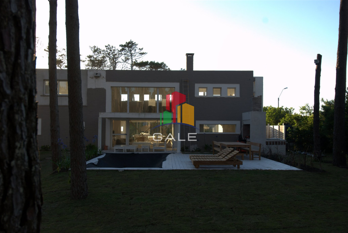 Casa ID.4537 - Casa en Venta y Alquiler, Laguna Blanca, La Barra, 4 Dormitorios.