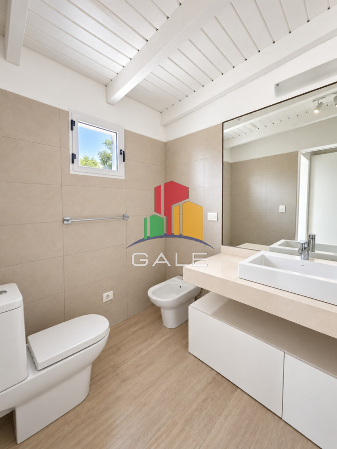 Casa ID.4537 - Casa en Venta y Alquiler, Laguna Blanca, La Barra, 4 Dormitorios.