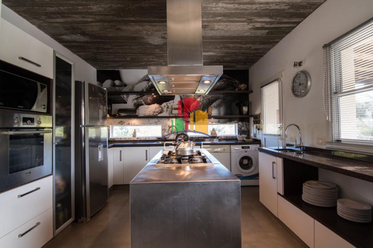 Casa ID.4542 - Casa en Venta, Santa Mónica, Manantiales, 4 Dormitorios.