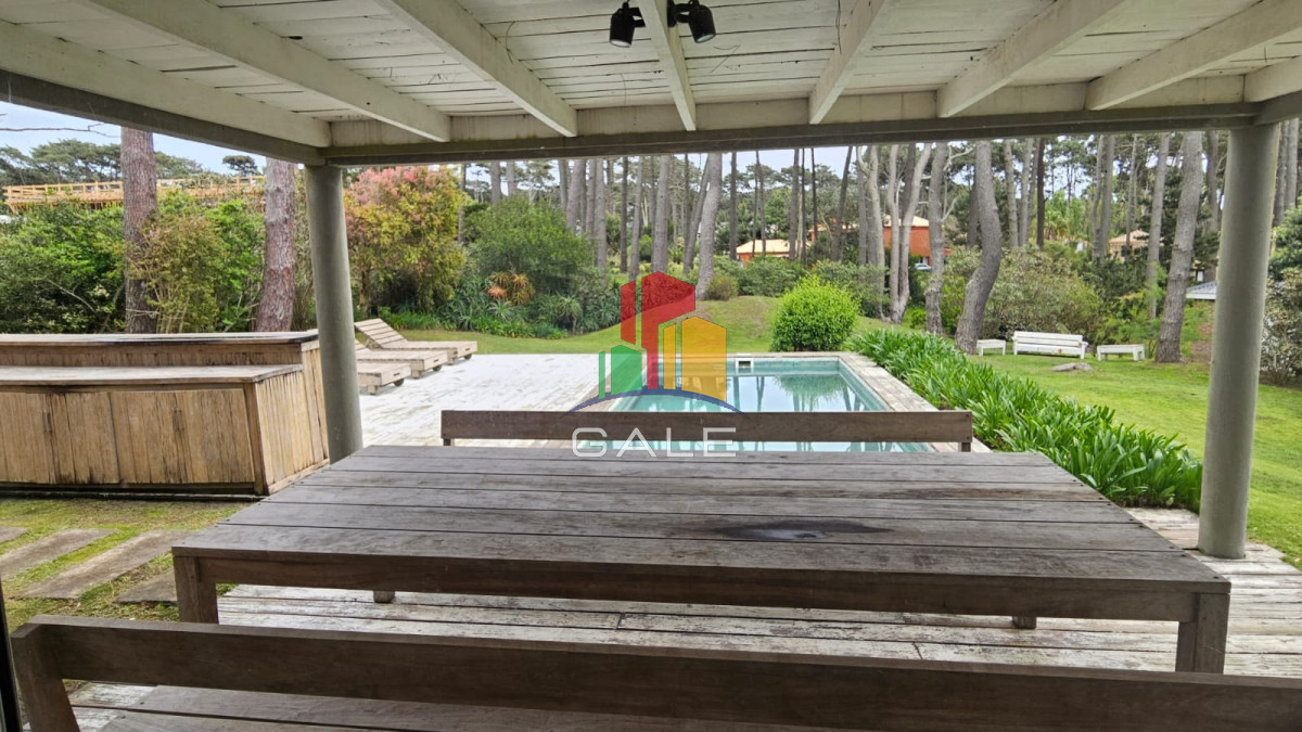 Casa ID.4537 - Casa en Venta y Alquiler, Laguna Blanca, La Barra, 4 Dormitorios.