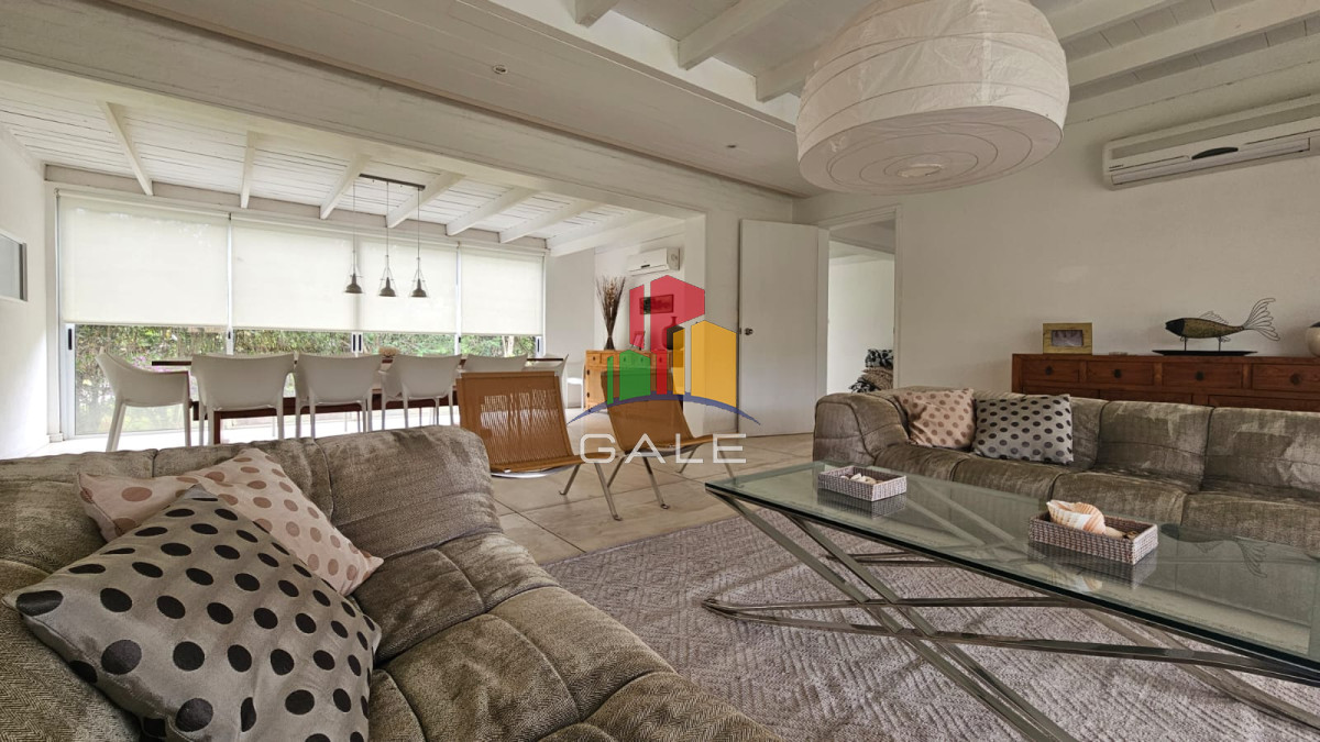 Casa ID.4537 - Casa en Venta y Alquiler, Laguna Blanca, La Barra, 4 Dormitorios.
