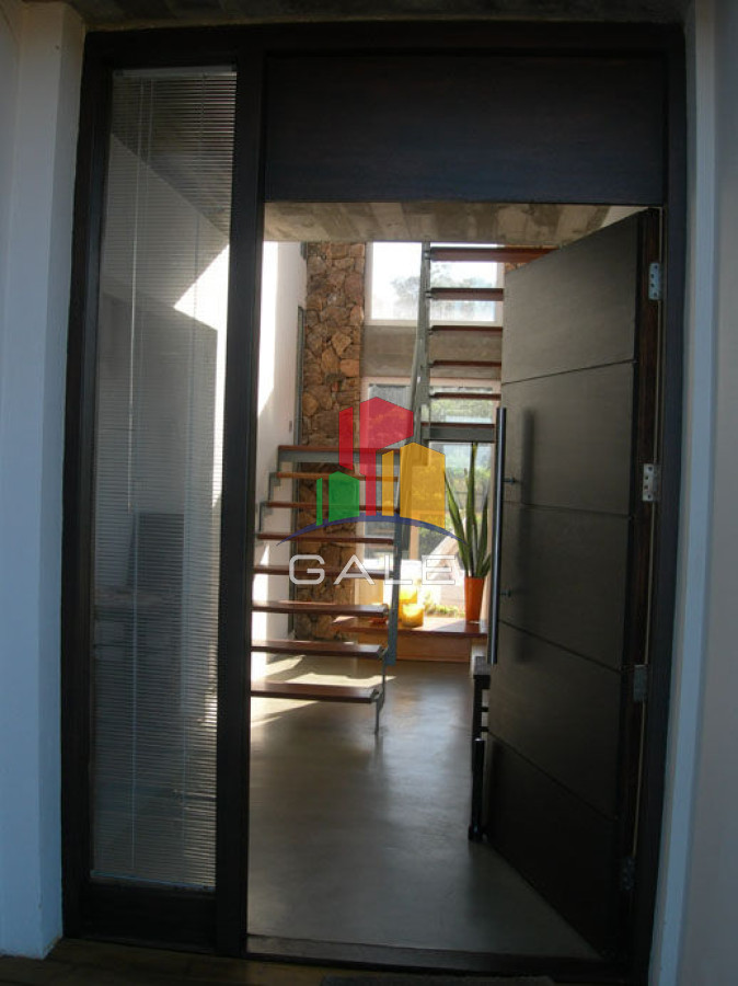 Casa ID.4542 - Casa en Venta, Santa Mónica, Manantiales, 4 Dormitorios.