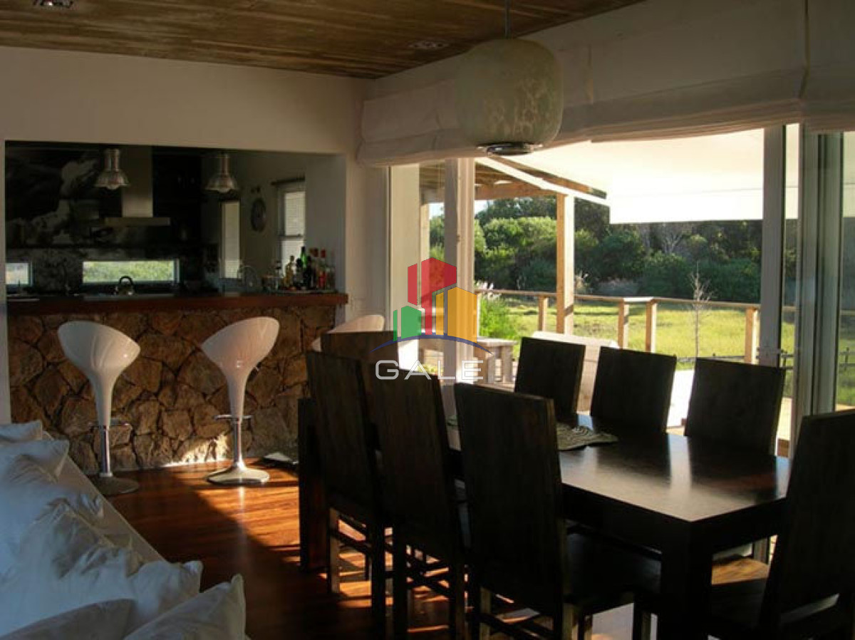 Casa ID.4542 - Casa en Venta, Santa Mónica, Manantiales, 4 Dormitorios.