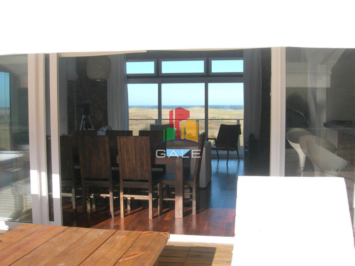 Casa ID.4542 - Casa en Venta, Santa Mónica, Manantiales, 4 Dormitorios.