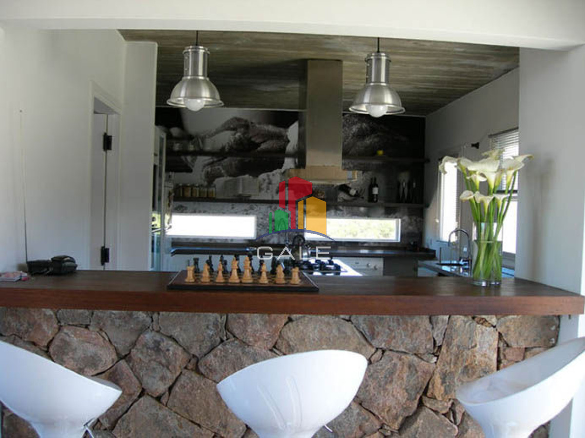 Casa ID.4542 - Casa en Venta, Santa Mónica, Manantiales, 4 Dormitorios.