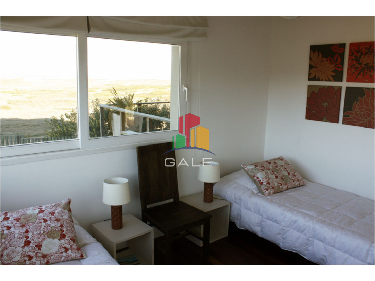 Casa ID.4542 - Casa en Venta, Santa Mónica, Manantiales, 4 Dormitorios.