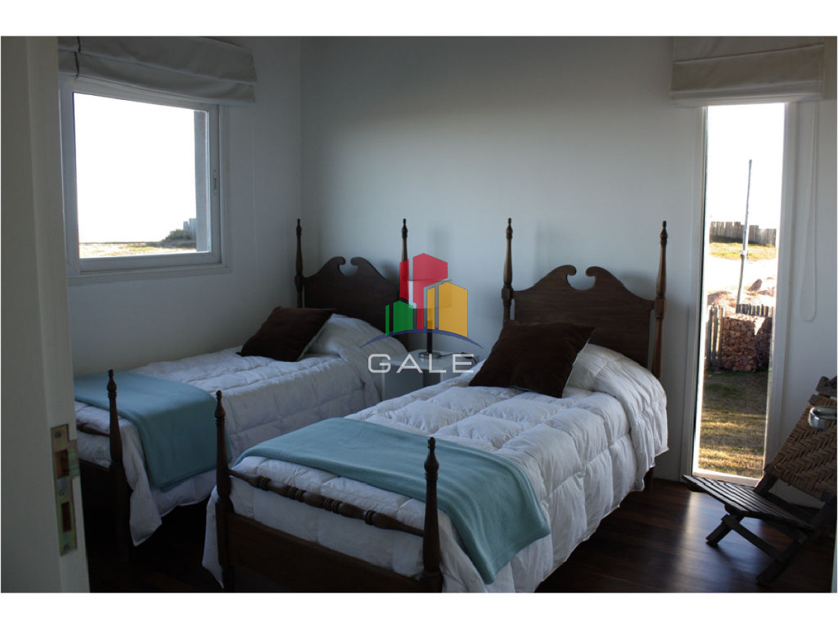 Casa ID.4542 - Casa en Venta, Santa Mónica, Manantiales, 4 Dormitorios.