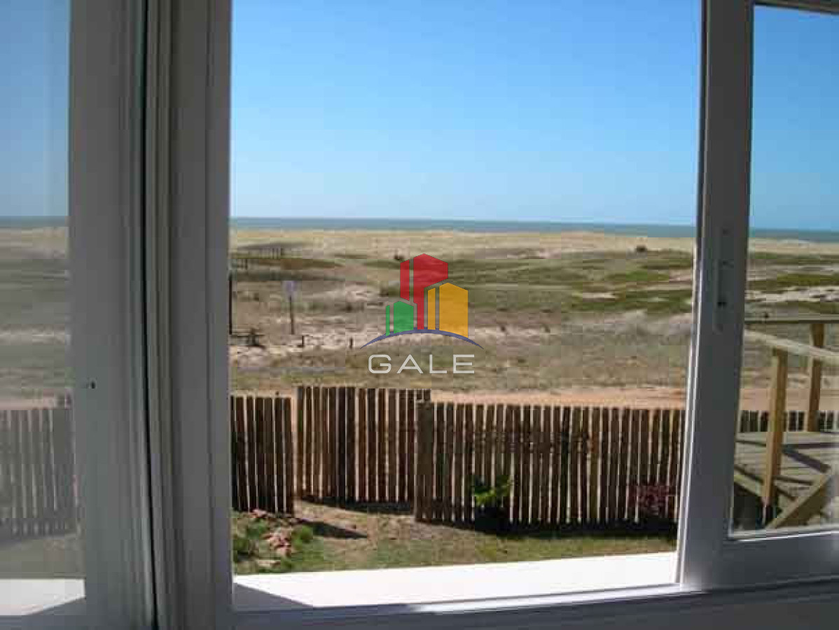 Casa ID.4542 - Casa en Venta, Santa Mónica, Manantiales, 4 Dormitorios.