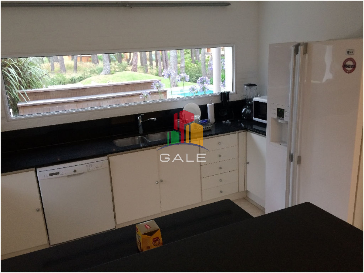 Casa ID.4537 - Casa en Venta y Alquiler, Laguna Blanca, La Barra, 4 Dormitorios.