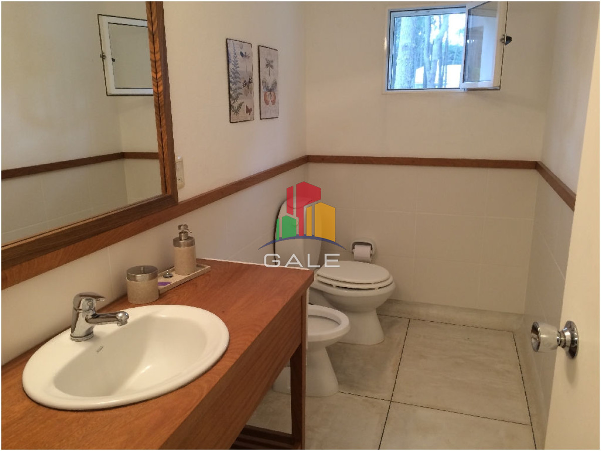 Casa ID.4537 - Casa en Venta y Alquiler, Laguna Blanca, La Barra, 4 Dormitorios.