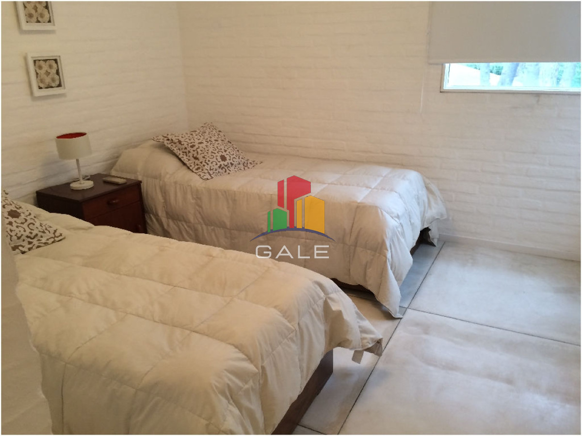 Casa ID.4537 - Casa en Venta y Alquiler, Laguna Blanca, La Barra, 4 Dormitorios.