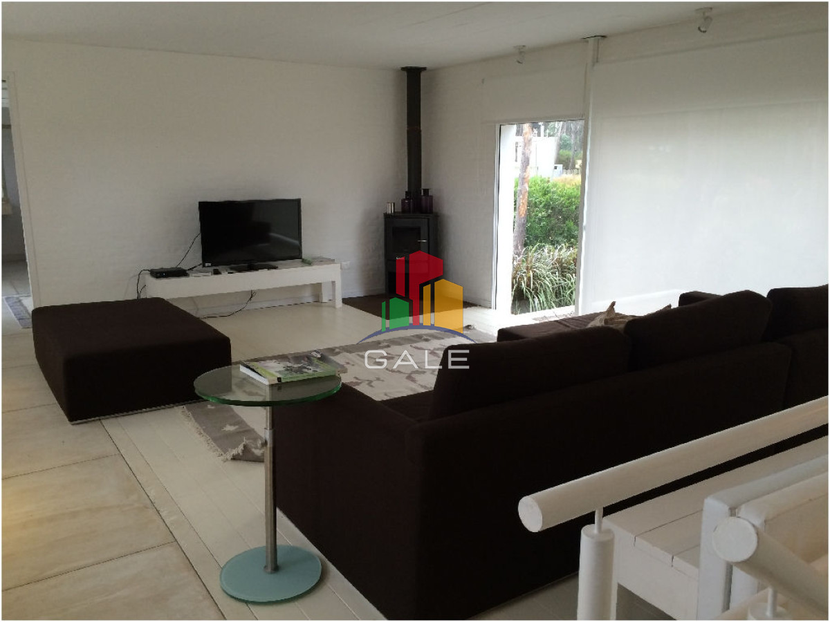 Casa ID.4537 - Casa en Venta y Alquiler, Laguna Blanca, La Barra, 4 Dormitorios.