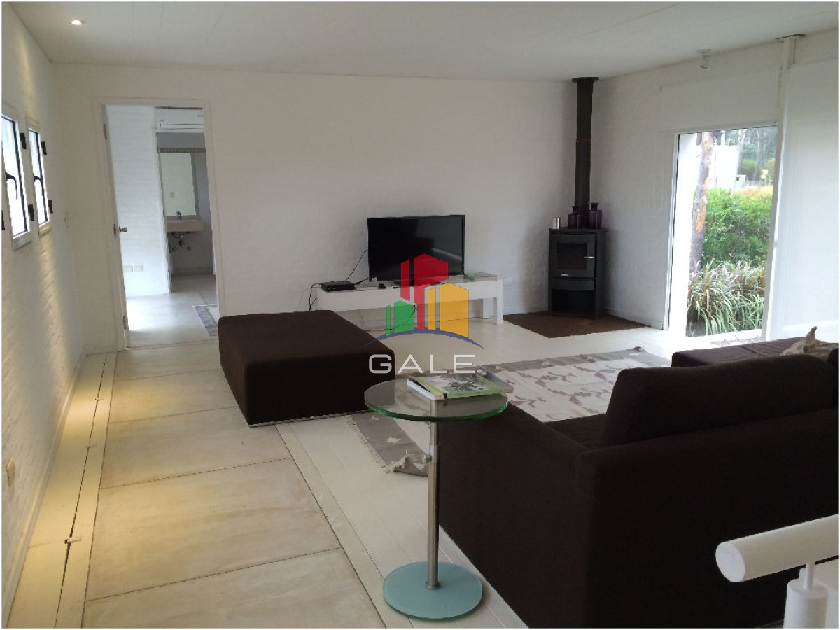 Casa ID.4537 - Casa en Venta y Alquiler, Laguna Blanca, La Barra, 4 Dormitorios.