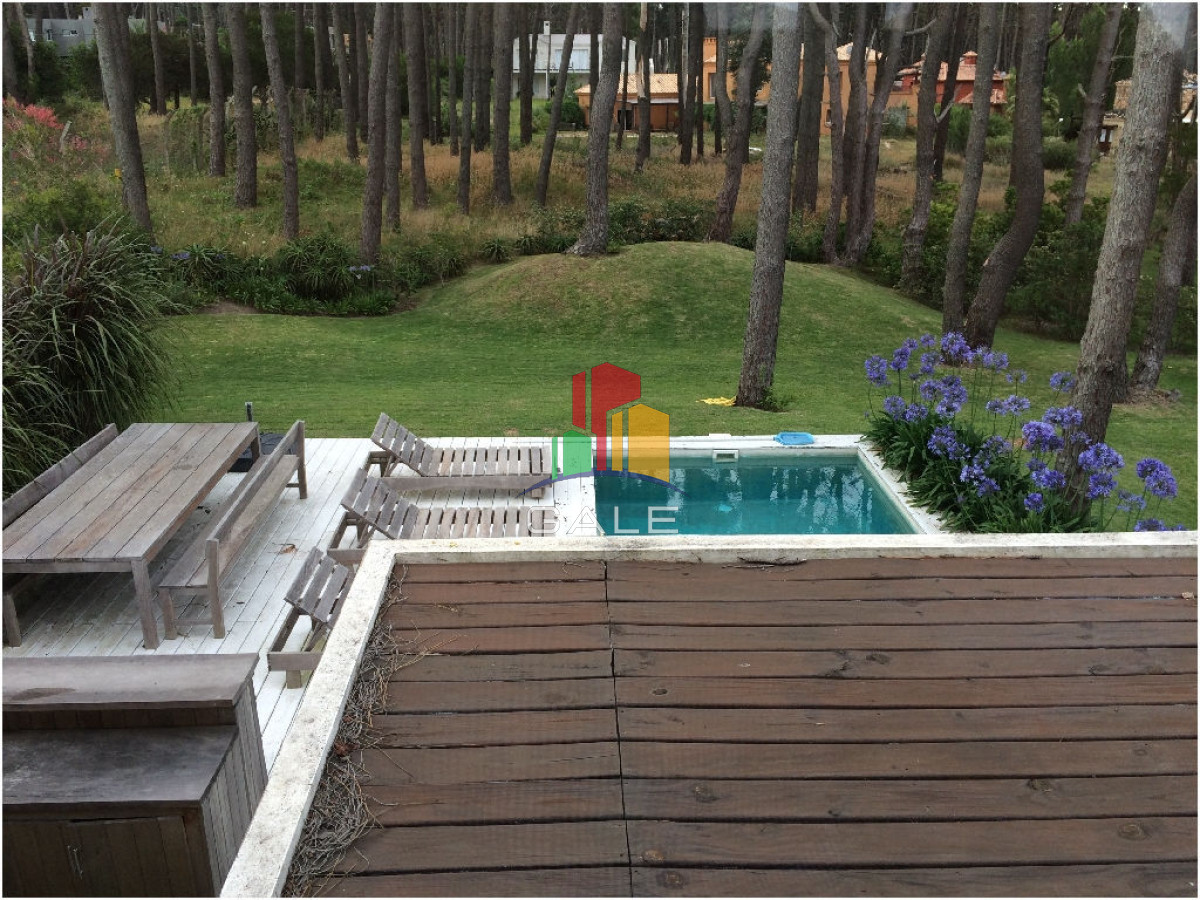 Casa ID.4537 - Casa en Venta y Alquiler, Laguna Blanca, La Barra, 4 Dormitorios.