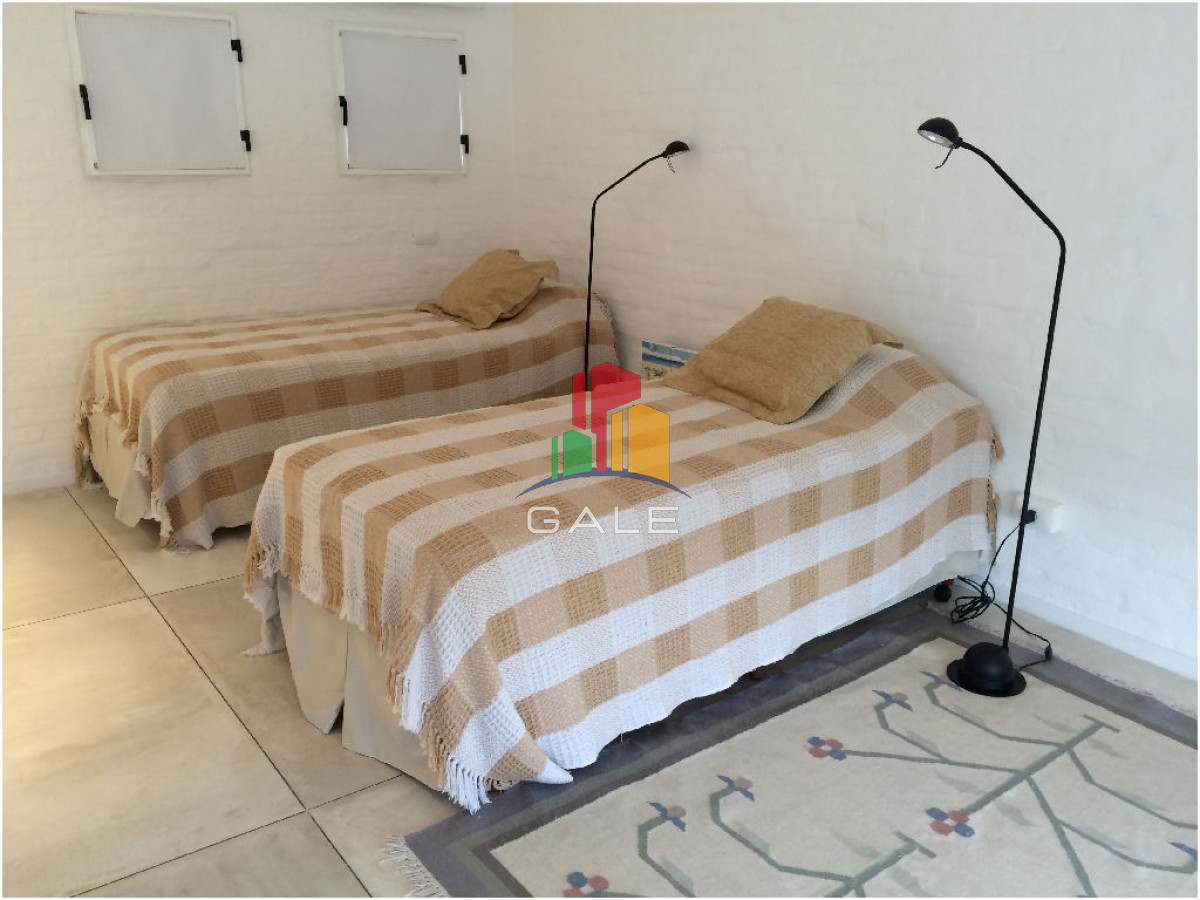 Casa ID.4537 - Casa en Venta y Alquiler, Laguna Blanca, La Barra, 4 Dormitorios.