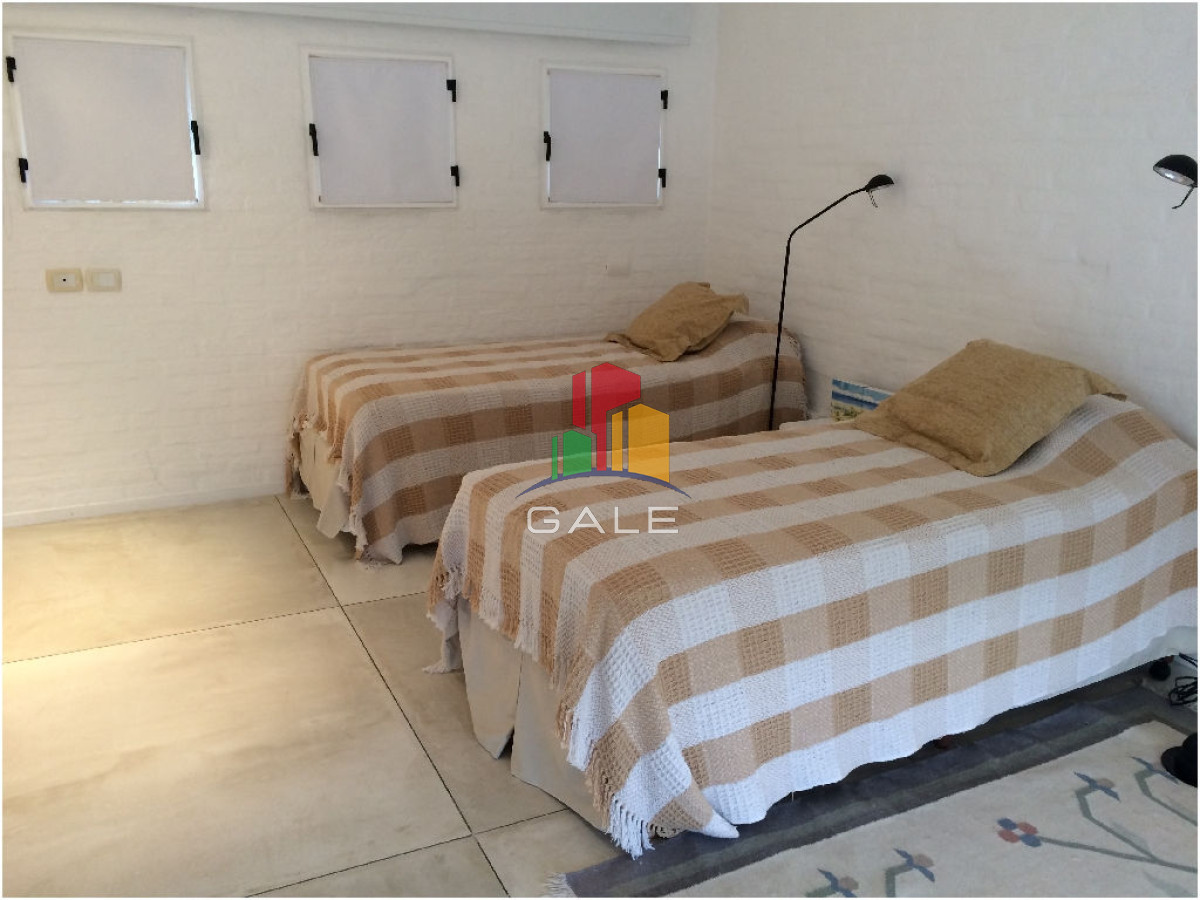 Casa ID.4537 - Casa en Venta y Alquiler, Laguna Blanca, La Barra, 4 Dormitorios.