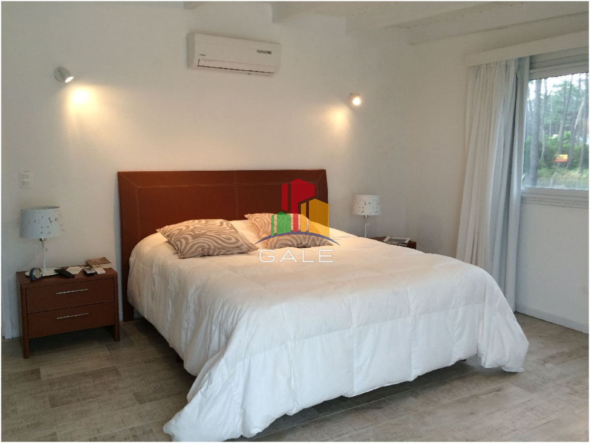 Casa ID.4537 - Casa en Venta y Alquiler, Laguna Blanca, La Barra, 4 Dormitorios.