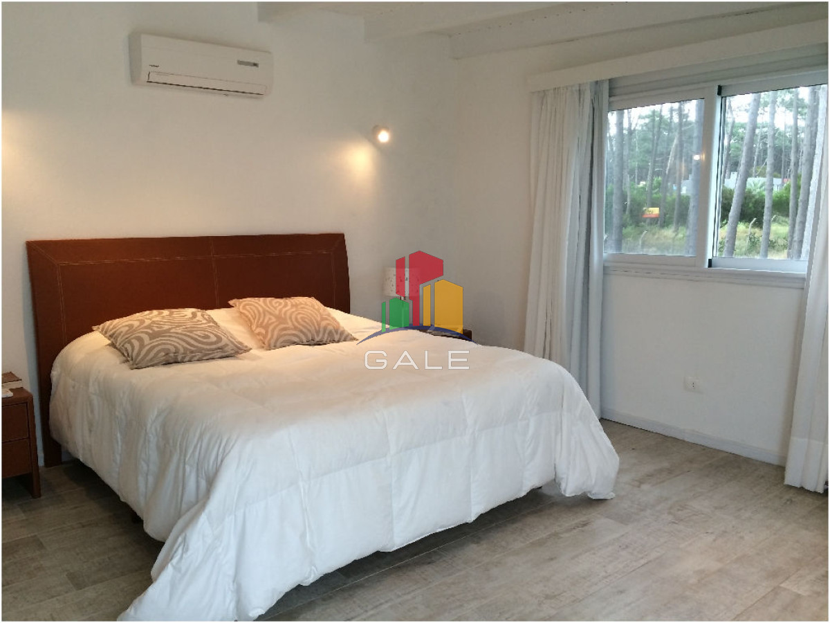 Casa ID.4537 - Casa en Venta y Alquiler, Laguna Blanca, La Barra, 4 Dormitorios.