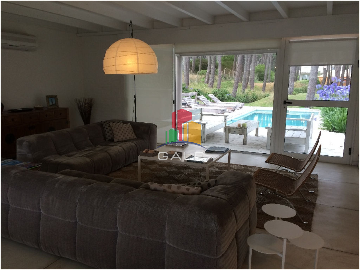 Casa ID.4537 - Casa en Venta y Alquiler, Laguna Blanca, La Barra, 4 Dormitorios.