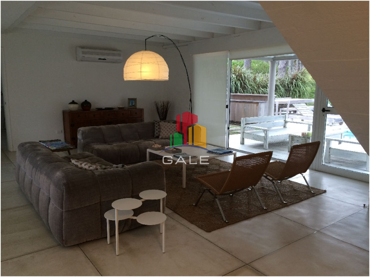 Casa ID.4537 - Casa en Venta y Alquiler, Laguna Blanca, La Barra, 4 Dormitorios.