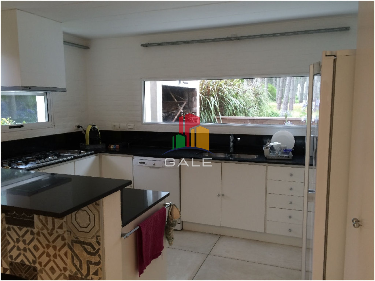 Casa ID.4537 - Casa en Venta y Alquiler, Laguna Blanca, La Barra, 4 Dormitorios.