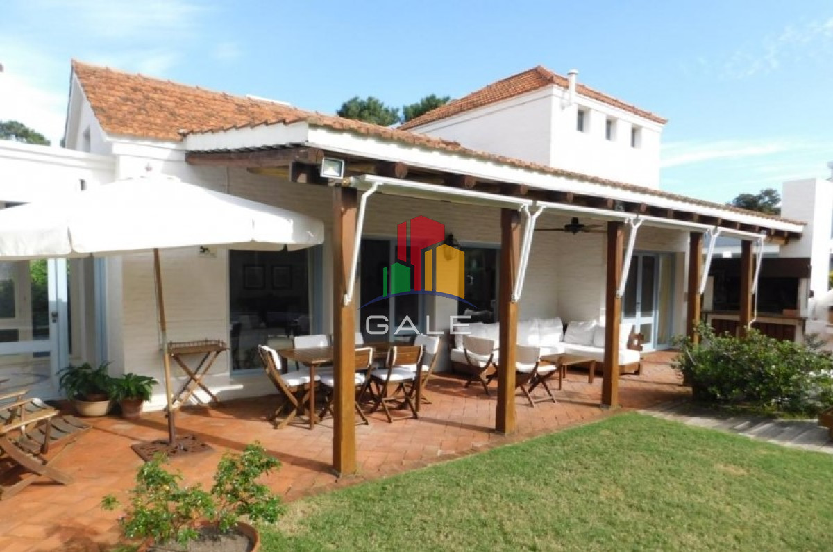 Casa ID.4535 - Casa a la Venta, 4 dormitorios, La Barra