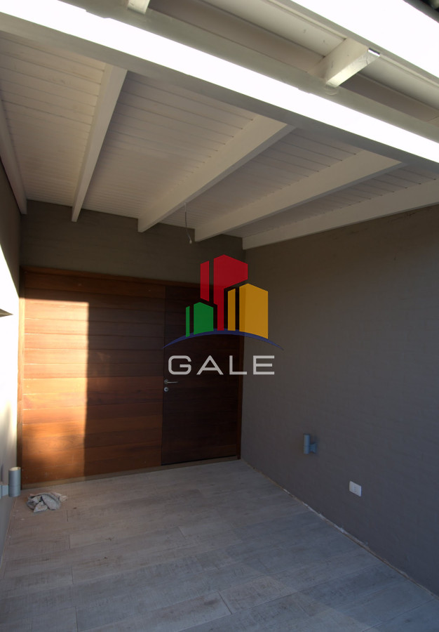 Casa ID.4537 - Casa en Venta y Alquiler, Laguna Blanca, La Barra, 4 Dormitorios.