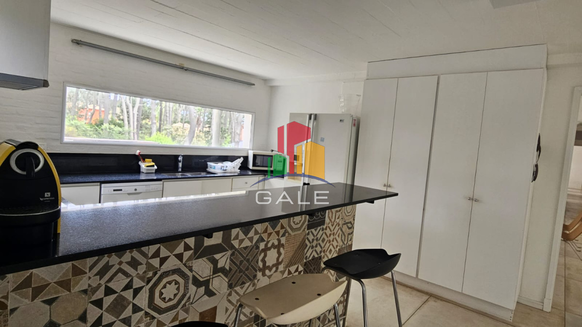 Casa ID.4537 - Casa en Venta y Alquiler, Laguna Blanca, La Barra, 4 Dormitorios.